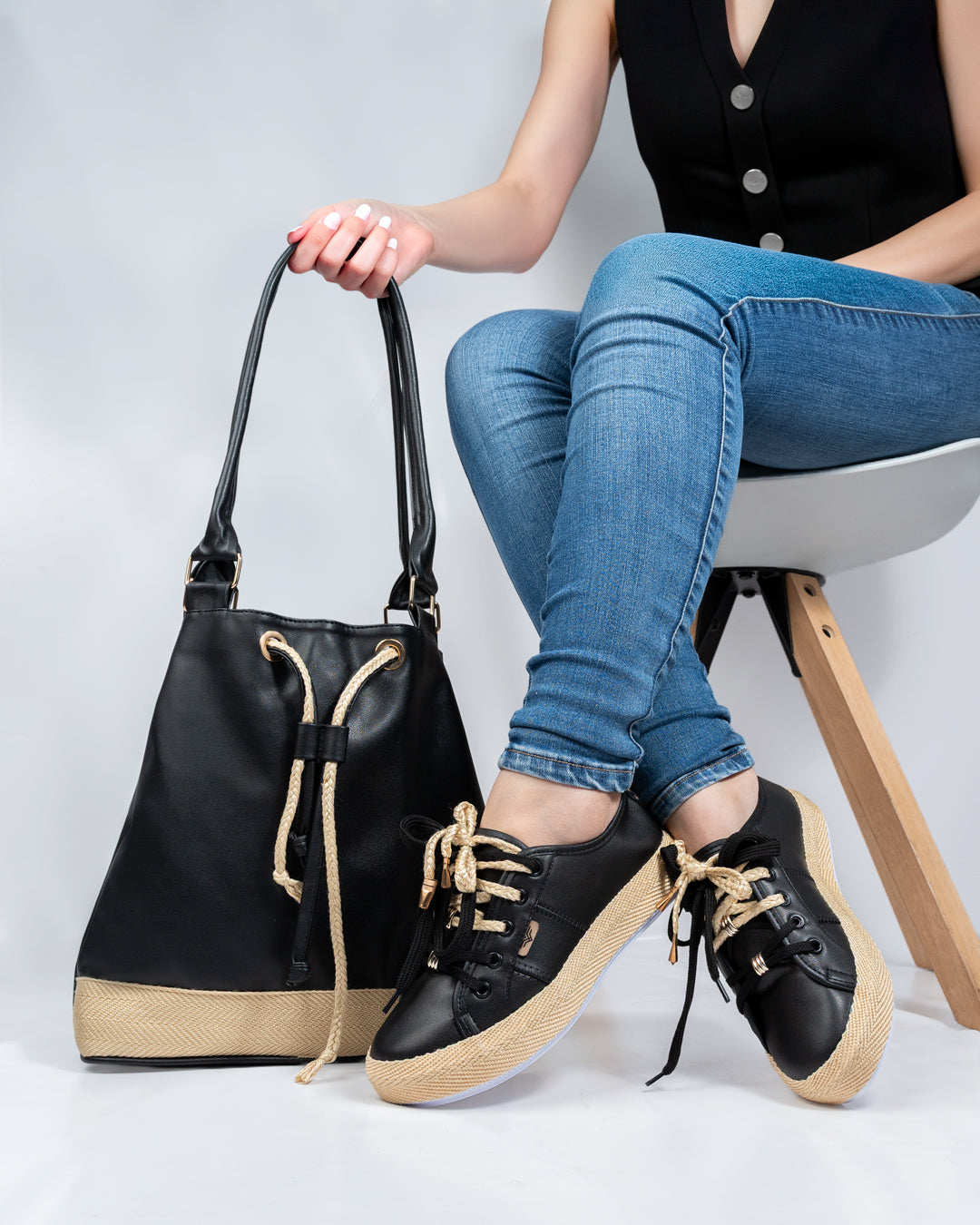 Colonial Black Shoes & Handbag Set by Pontiak