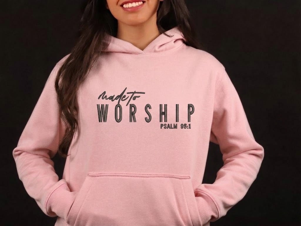 Sudadera con capucha bordada «Hecha para adorar» Salmo 95:1 – Sudadera cristiana unisex