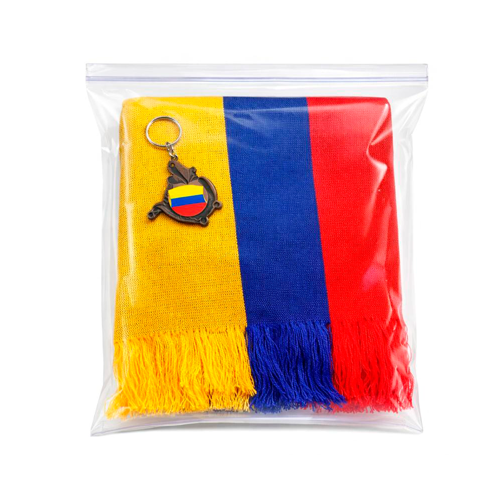 Colombian Tricolor Poncho: Traditional Woven Flag Design - Image 4